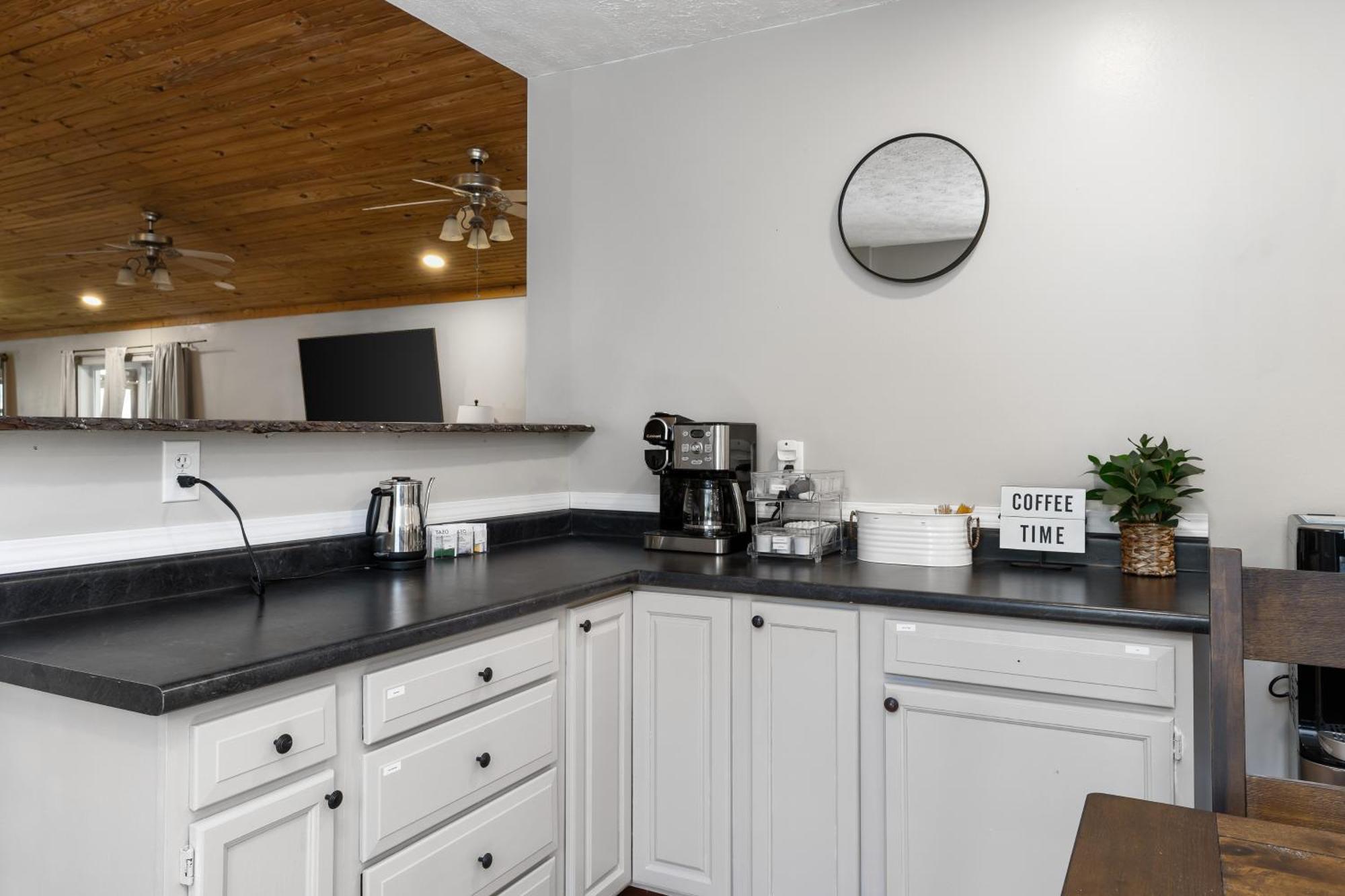 Spacious Cabin Near Hocking Hills And Caves With Hot Tub And Firepit Laurelville Ngoại thất bức ảnh