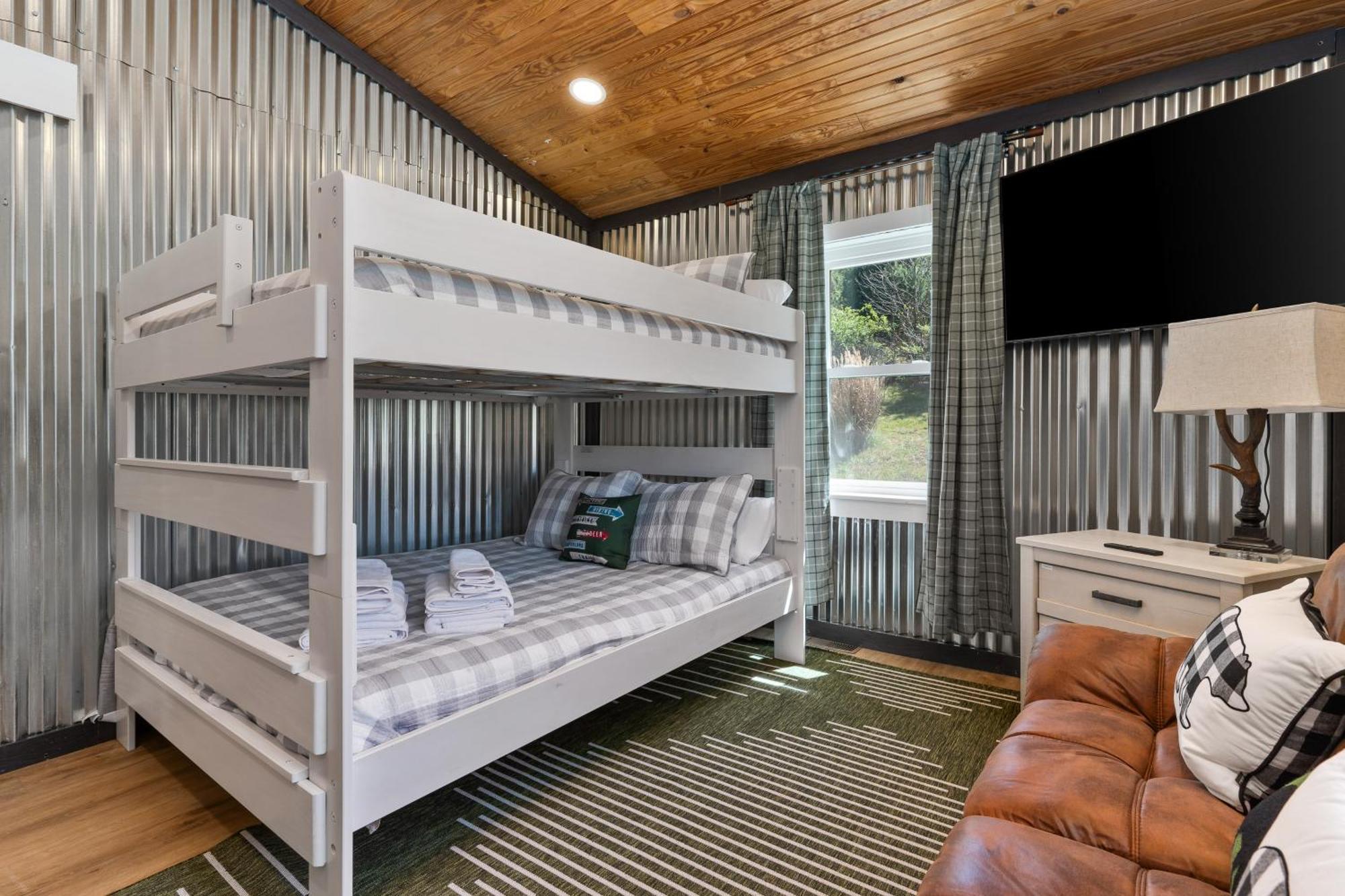 Spacious Cabin Near Hocking Hills And Caves With Hot Tub And Firepit Laurelville Ngoại thất bức ảnh