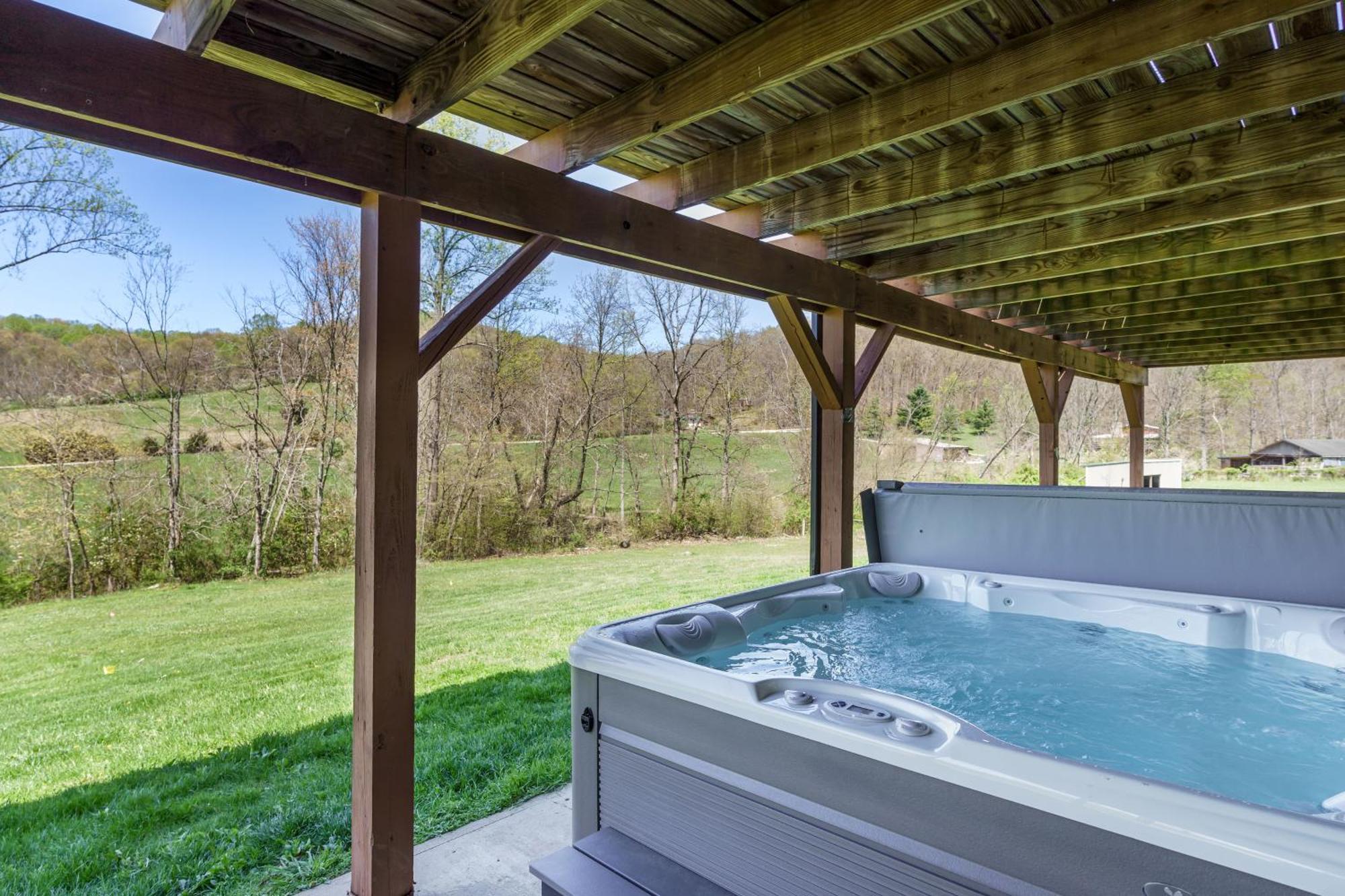 Spacious Cabin Near Hocking Hills And Caves With Hot Tub And Firepit Laurelville Ngoại thất bức ảnh